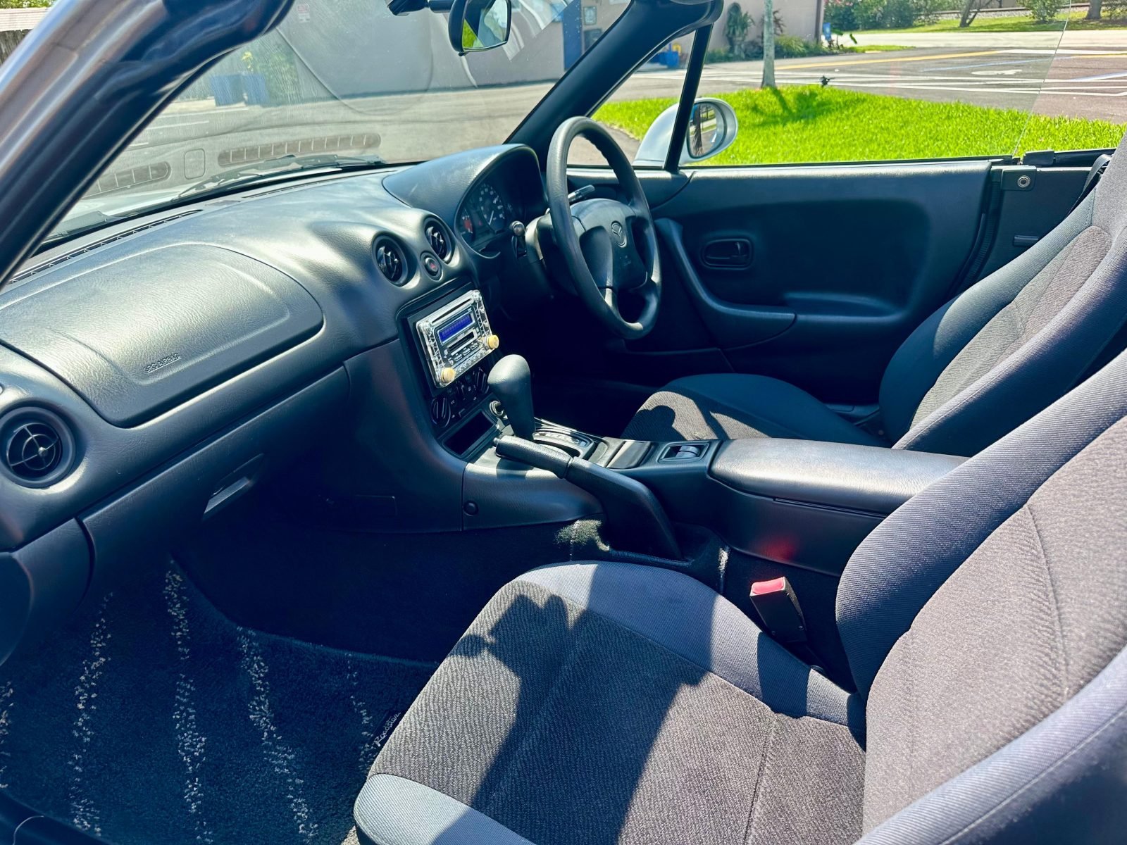 1998 Mazda Roadster — photo 11