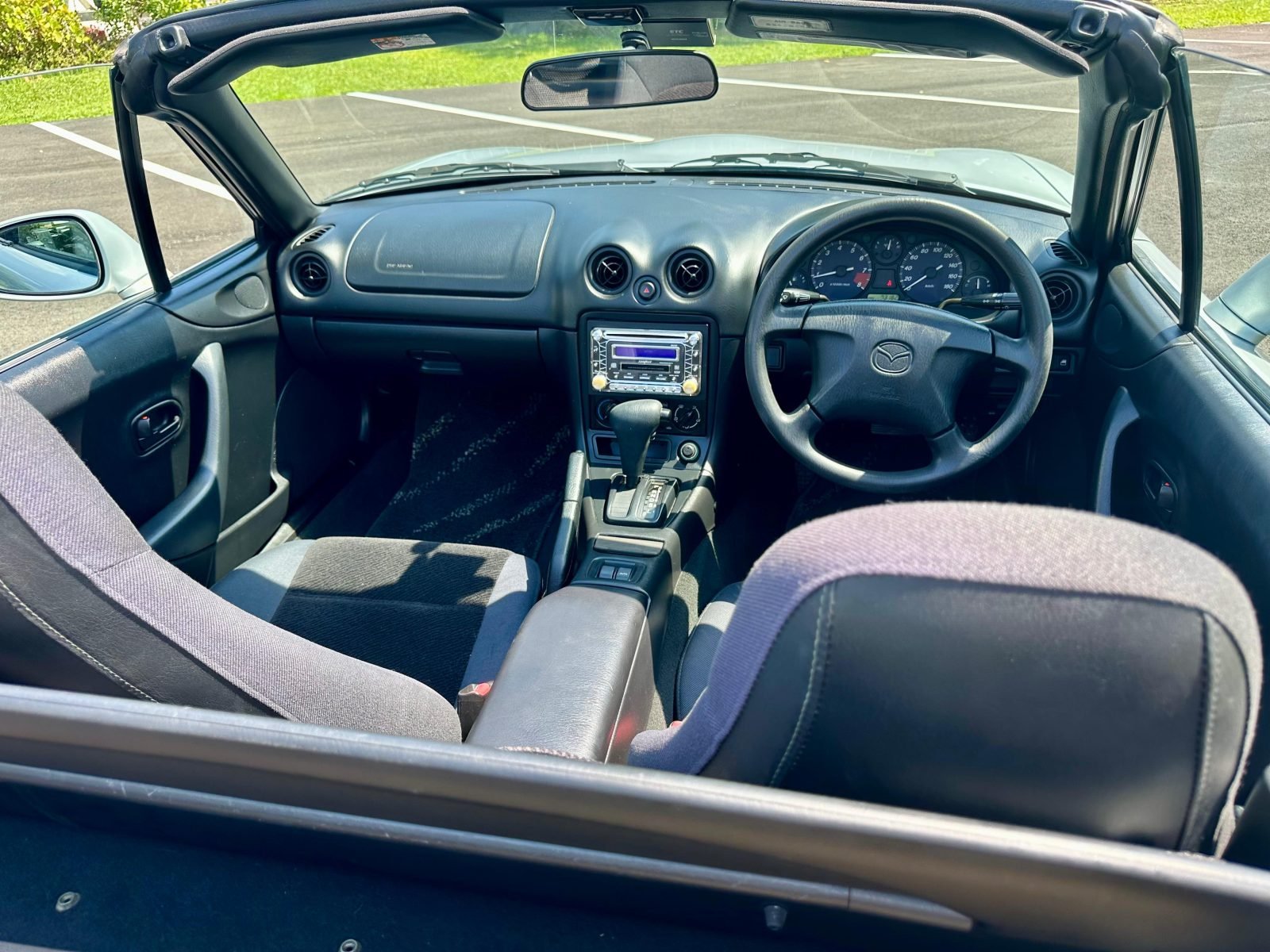 1998 Mazda Roadster — photo 12