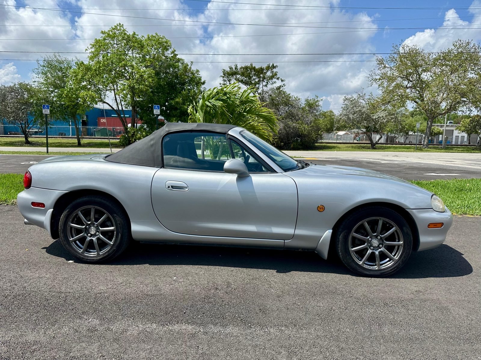 1998 Mazda Roadster — photo 2