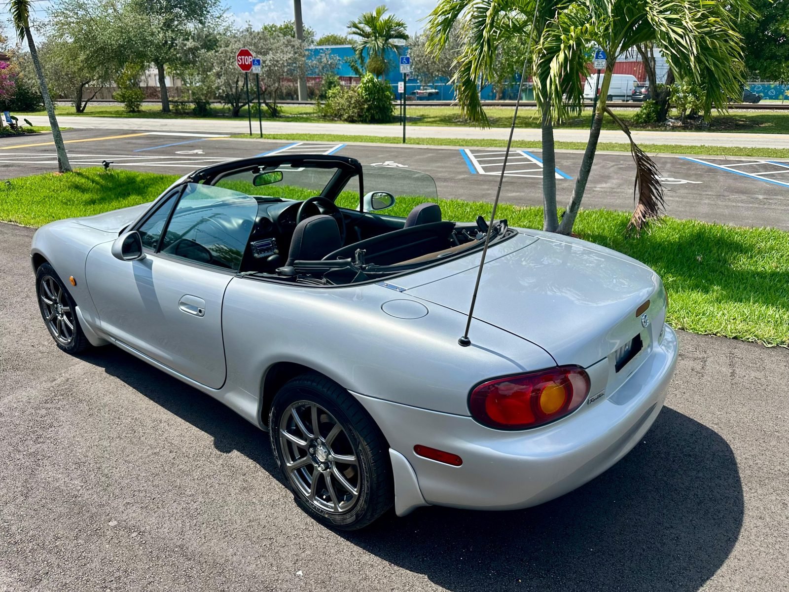 1998 Mazda Roadster — photo 9