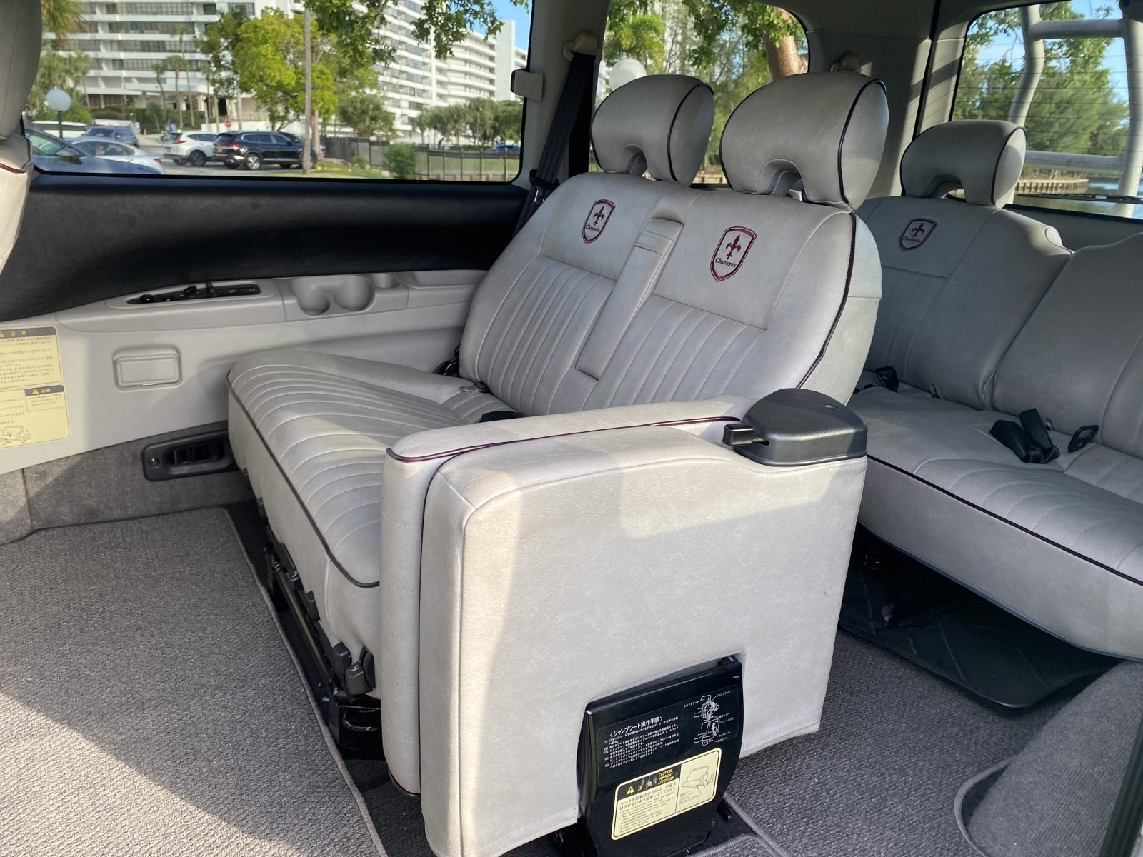 1999 Mitsubishi Delica — photo 11