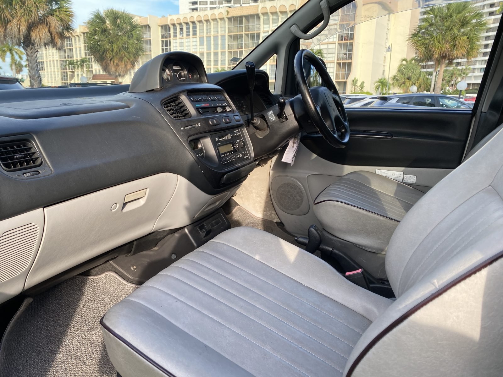 1999 Mitsubishi Delica — photo 12