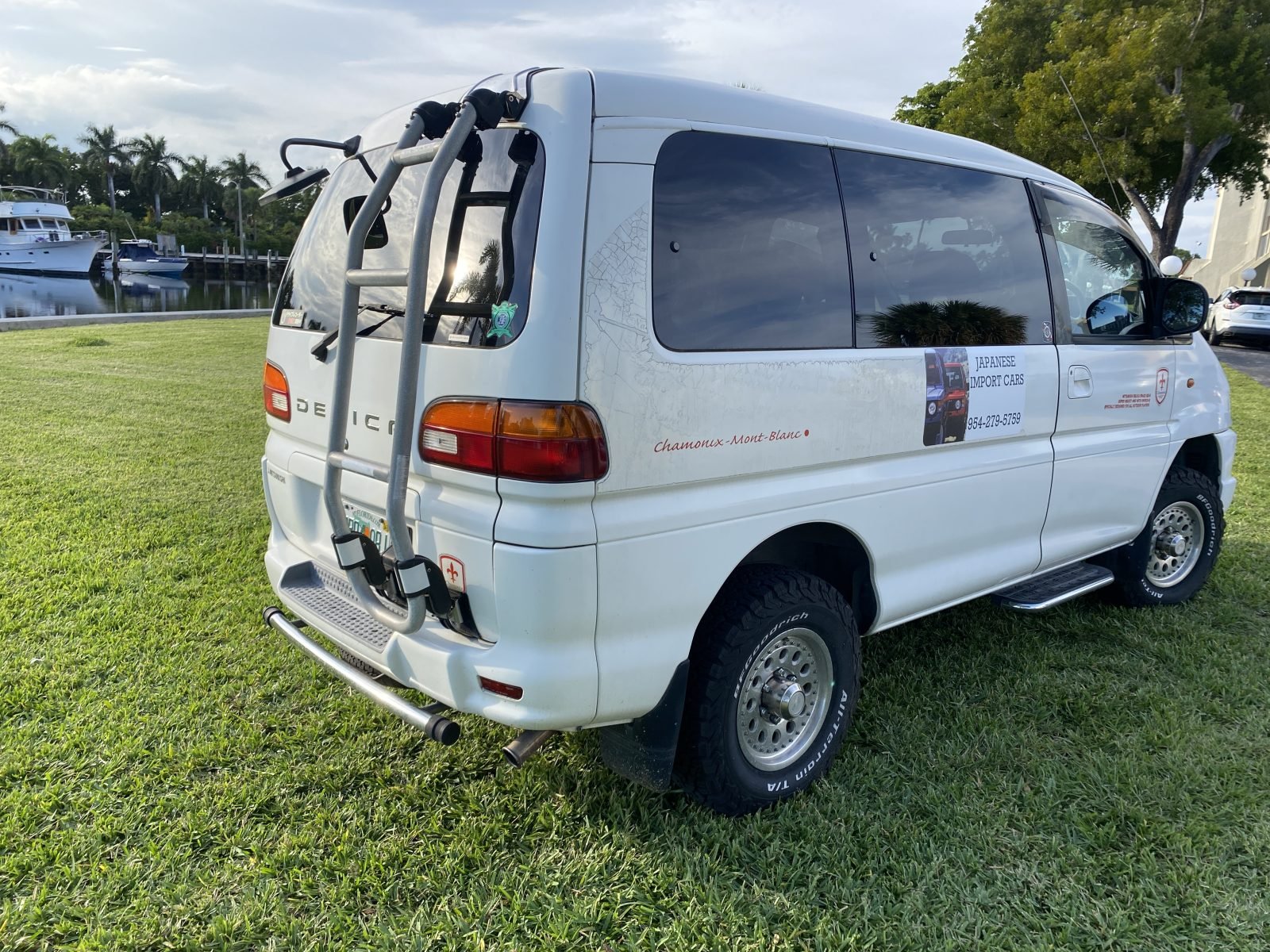 1999 Mitsubishi Delica — photo 13