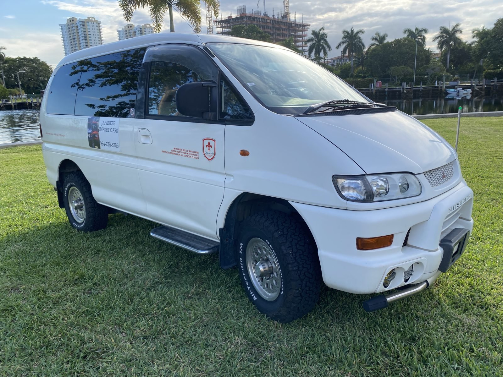 1999 Mitsubishi Delica — photo 14