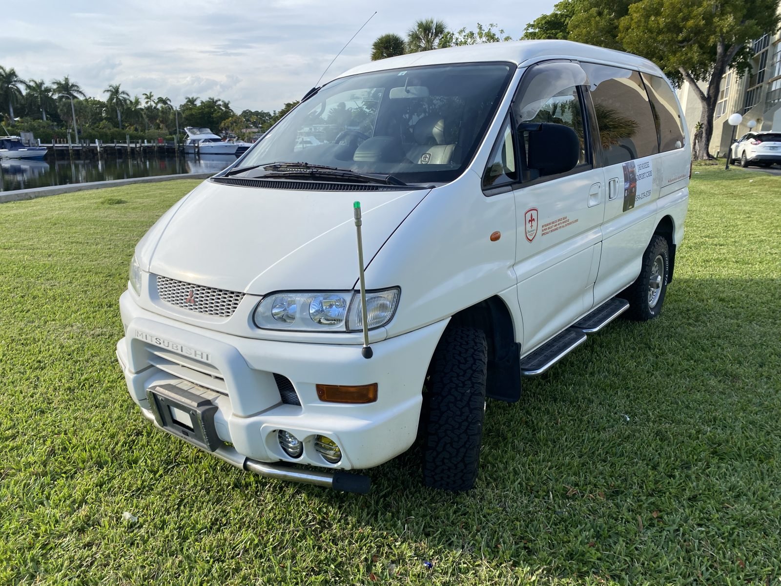 1999 Mitsubishi Delica — photo 16