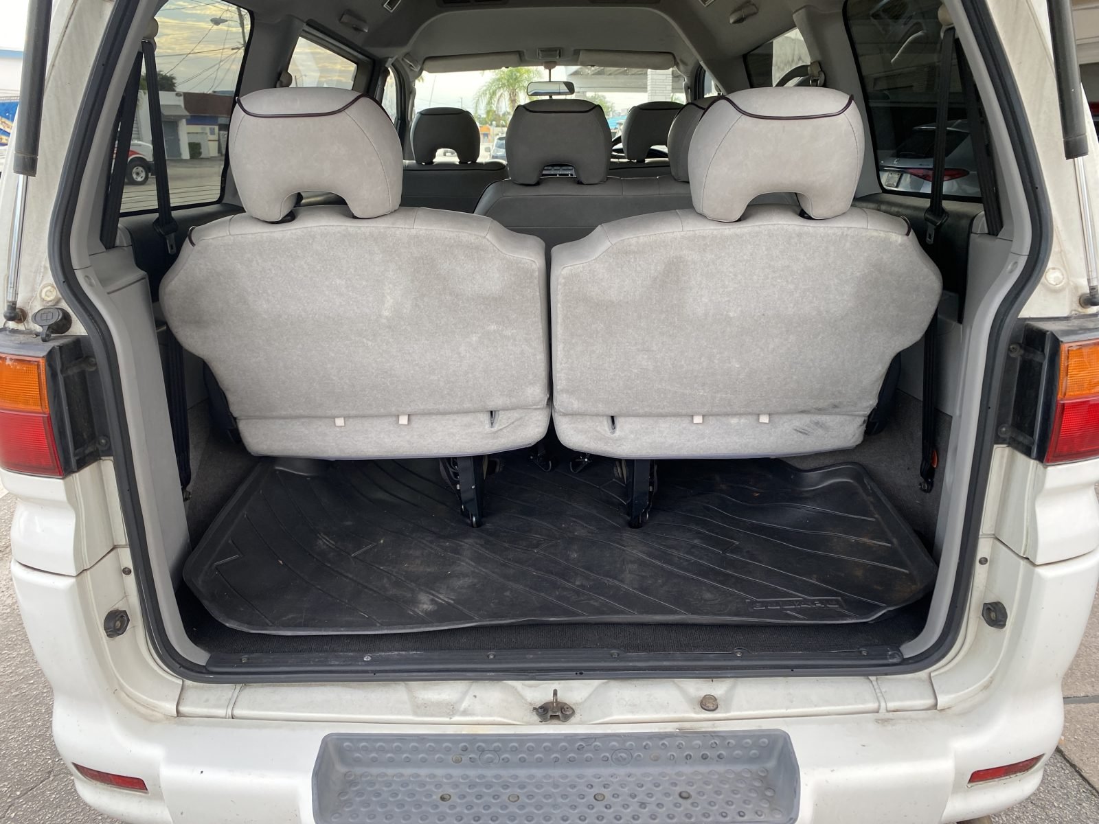 1999 Mitsubishi Delica — photo 4