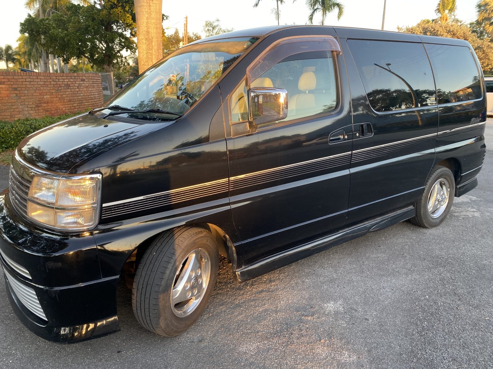 2000 Nissan Elgrand — JDM Auto Miami
