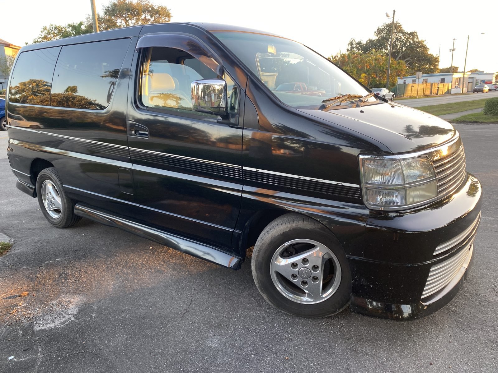 2000 Nissan Elgrand — photo 2