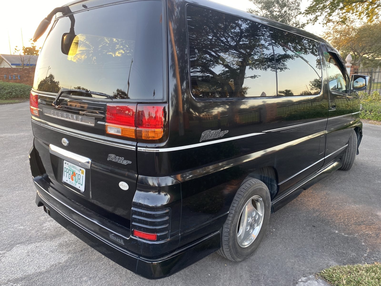2000 Nissan Elgrand — photo 4