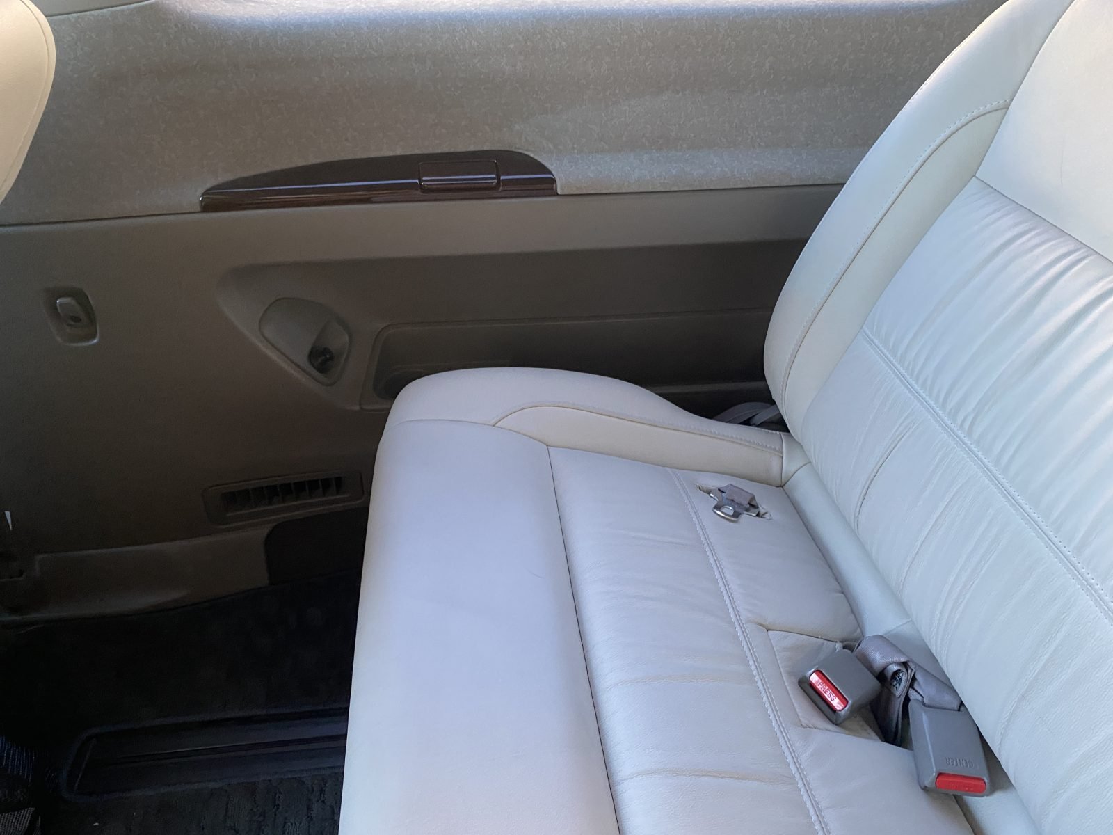 2000 Nissan Elgrand — photo 9