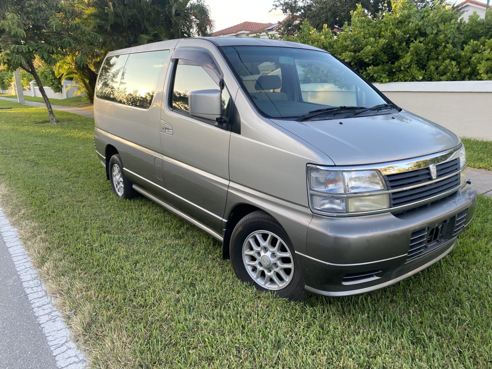 2000 Nissan Elgrand — photo 11