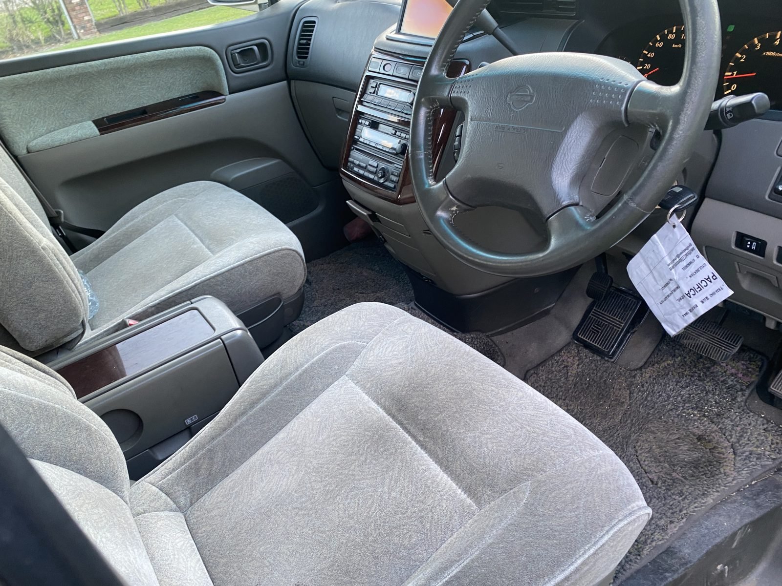 2000 Nissan Elgrand — photo 2