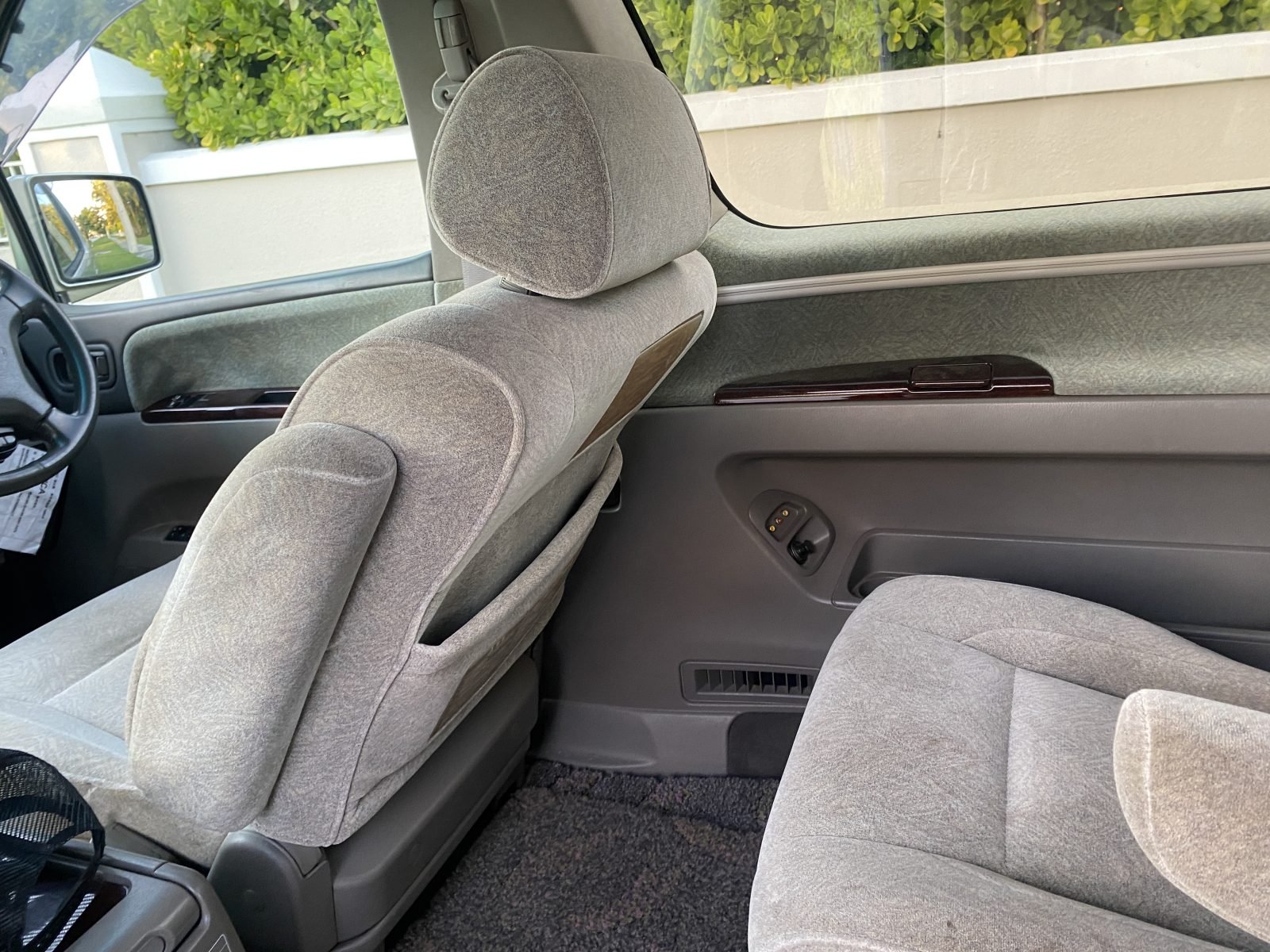 2000 Nissan Elgrand — photo 3