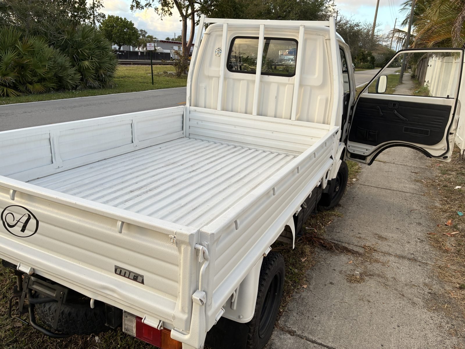 1997 Nissan Vanette Truck — photo 11