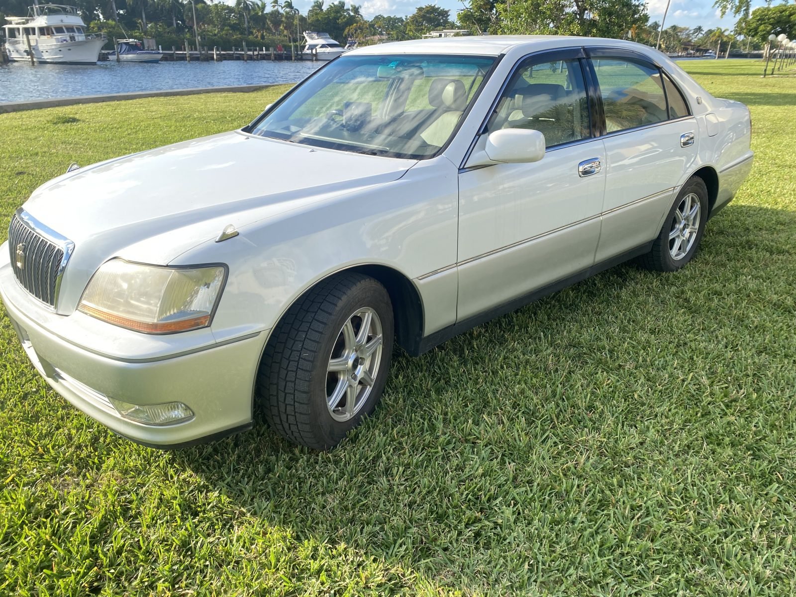 1999 Toyota Crown Majesta — photo 2