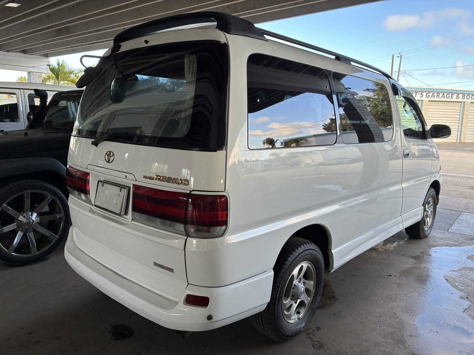 1997 Toyota Hiace Regius 4x4 — JDM Auto Miami