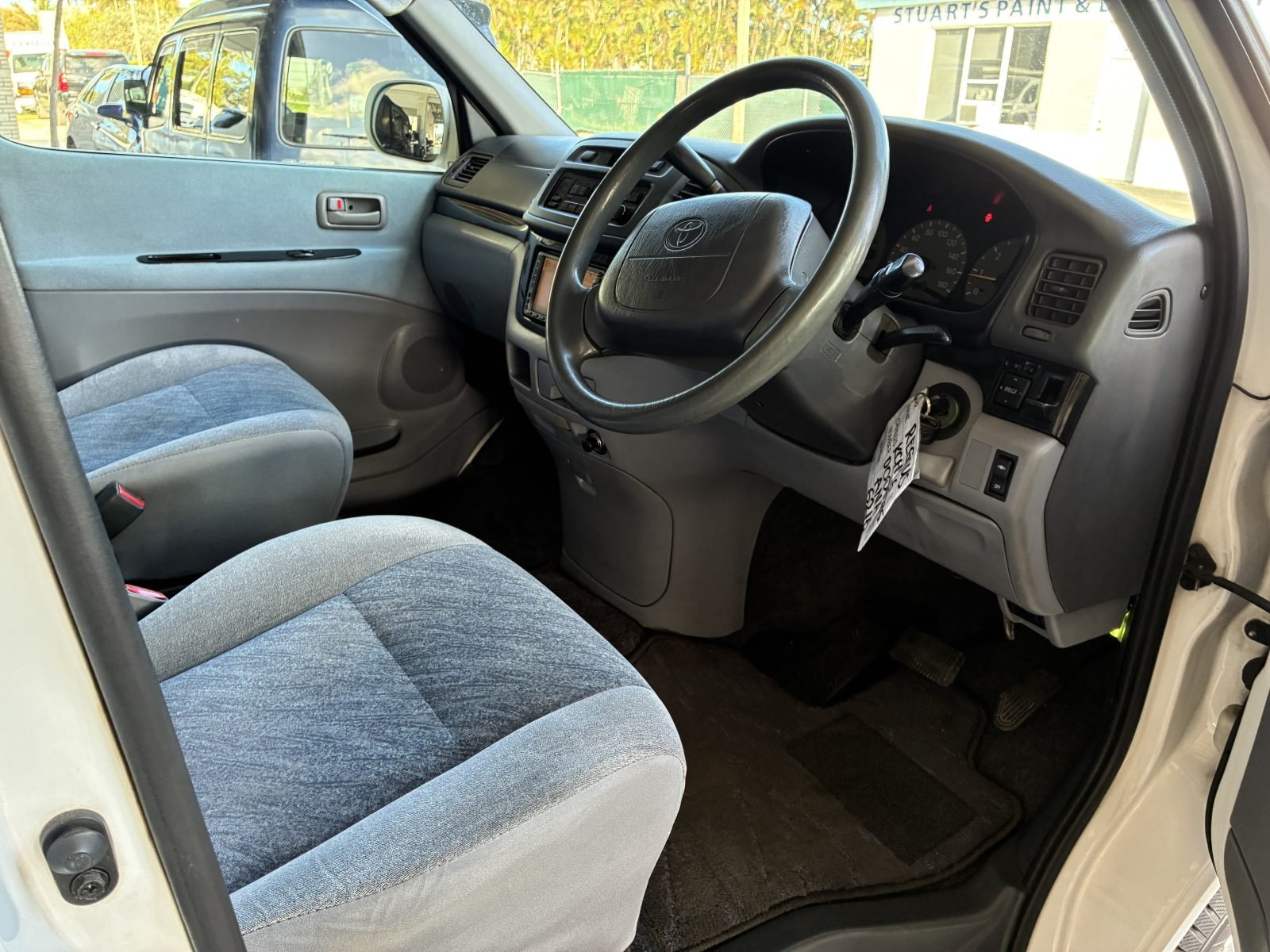 1997 Toyota Hiace Regius 4x4 — photo 10