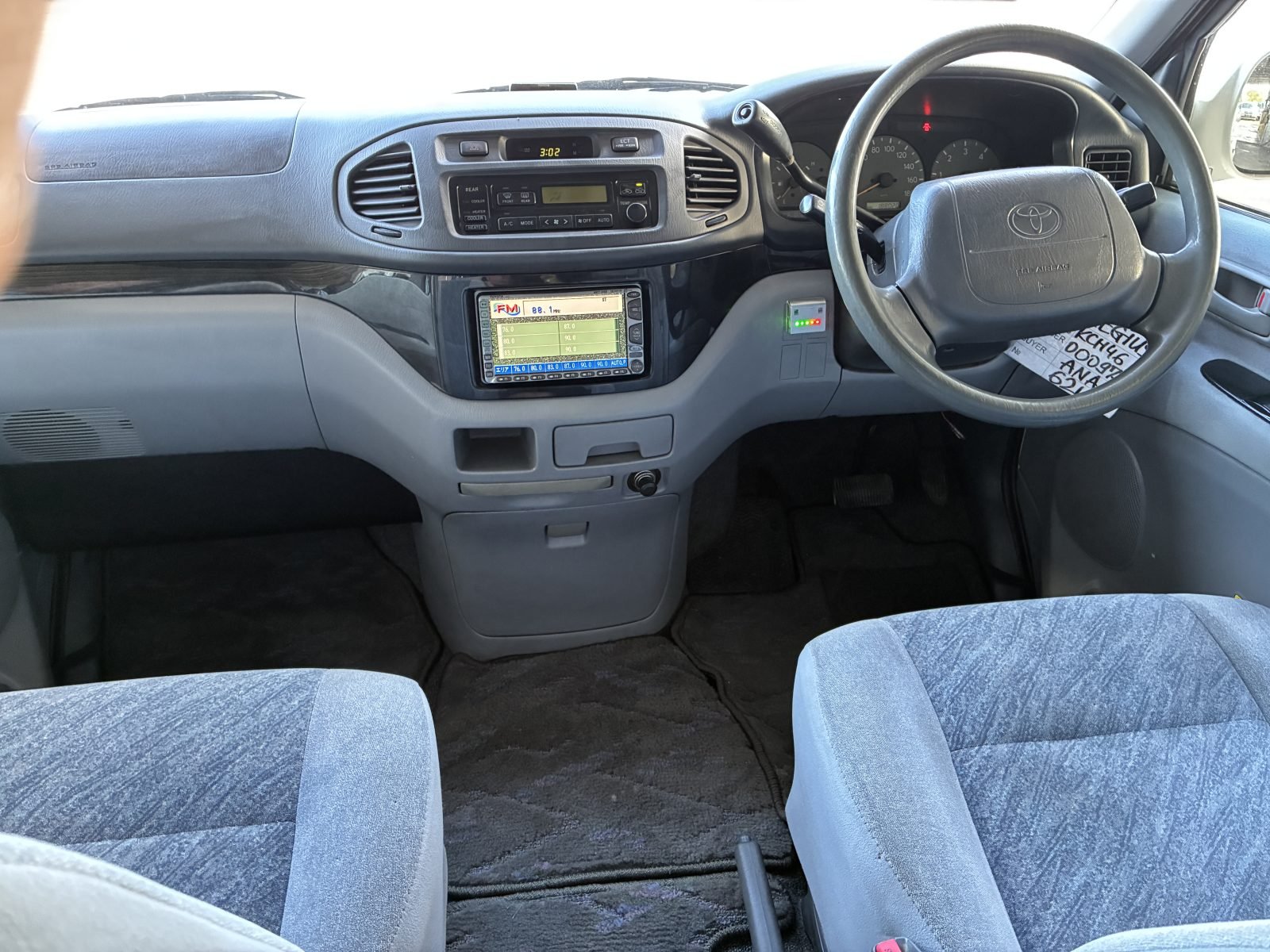 1997 Toyota Hiace Regius 4x4 — photo 12