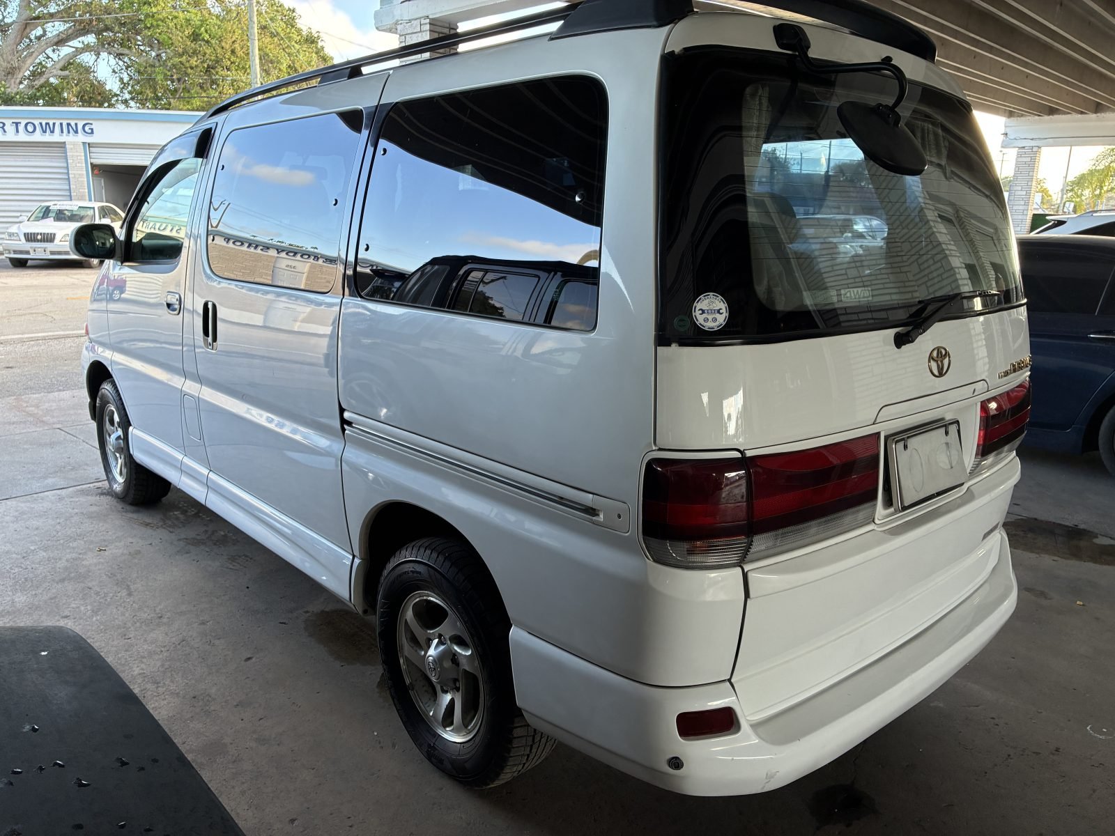 1997 Toyota Hiace Regius 4x4 — photo 2