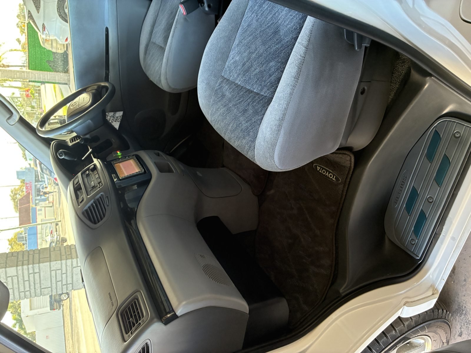 1997 Toyota Hiace Regius 4x4 — photo 7