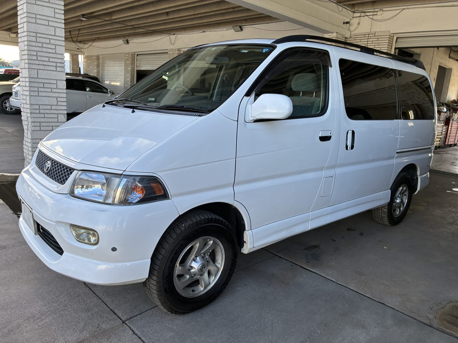 1997 Toyota Hiace Regius 4x4 — photo 8