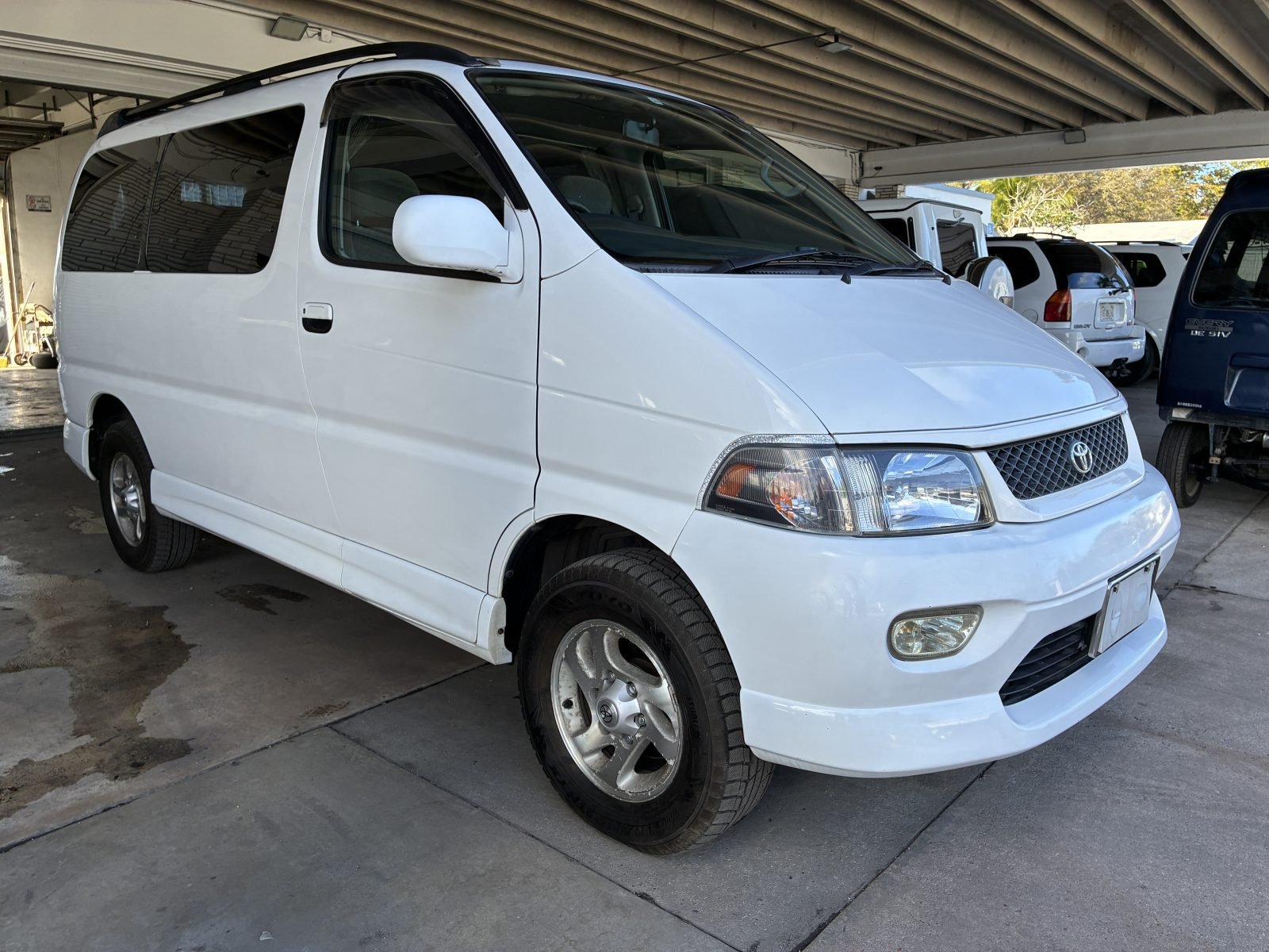 1997 Toyota Hiace Regius 4x4 — photo 9