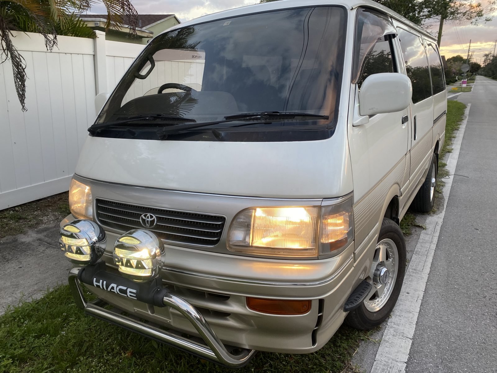 1994 Toyota Hiace Super Custom 4x4 Limited — photo 2