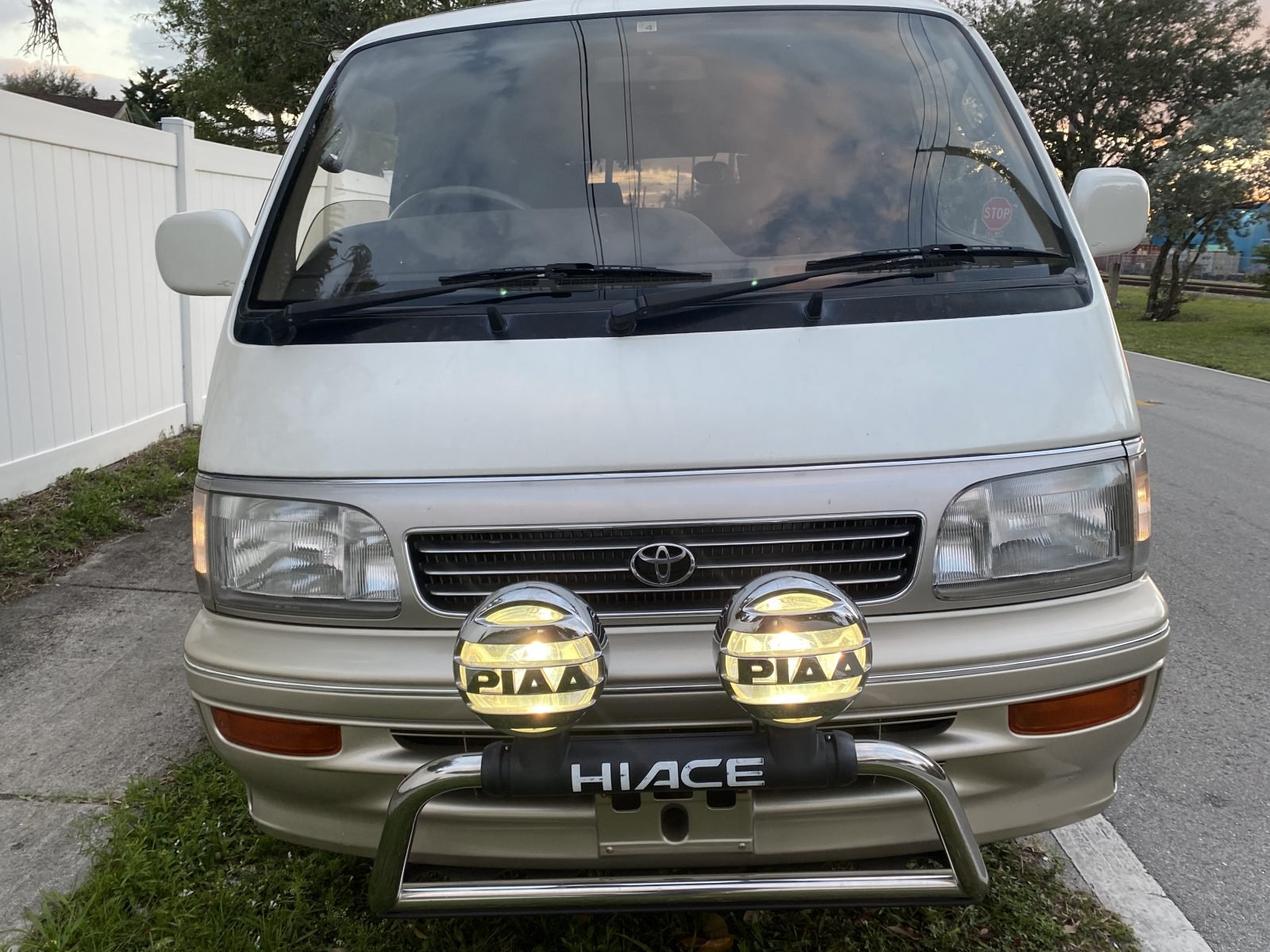 1994 Toyota Hiace Super Custom 4x4 Limited — photo 3
