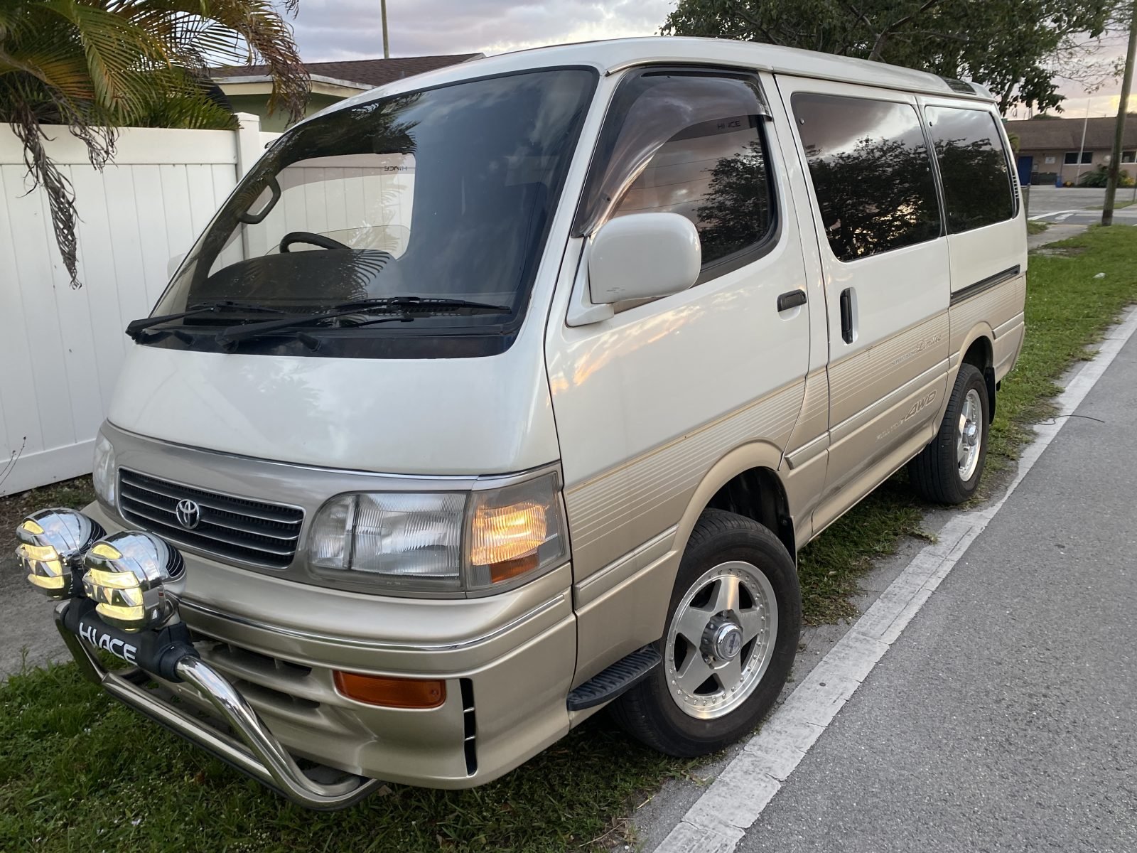 1994 Toyota Hiace Super Custom 4x4 Limited — photo 4