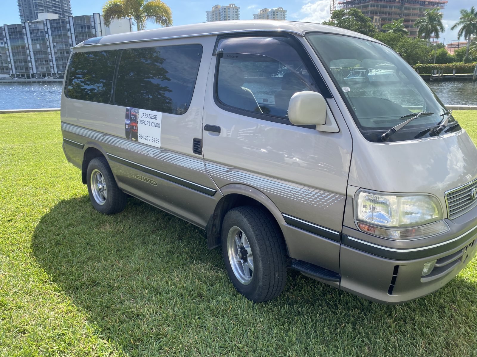 1999 Toyota Hiace Super Custom 4x4 — photo 17
