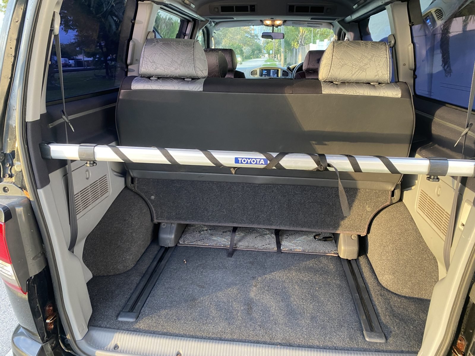 1999 Toyota Hiace Touring — photo 10