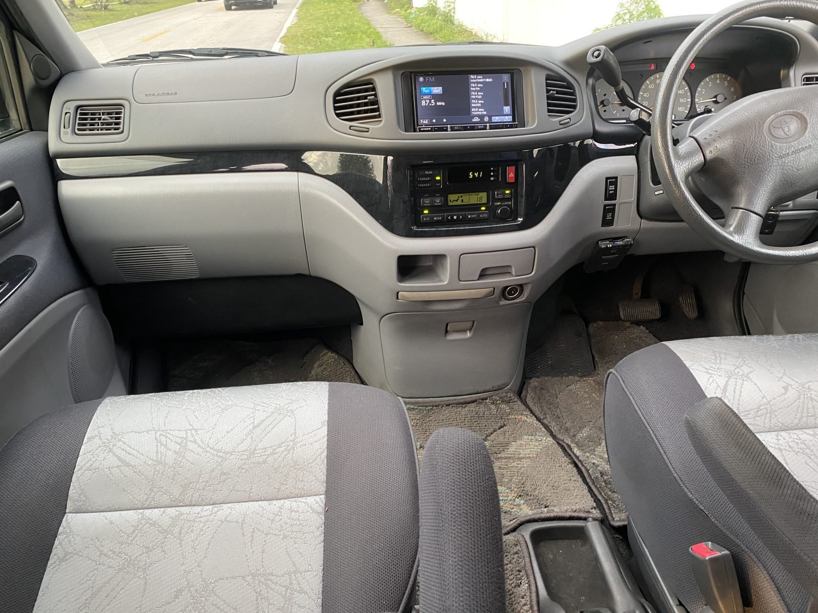 1999 Toyota Hiace Touring — photo 12