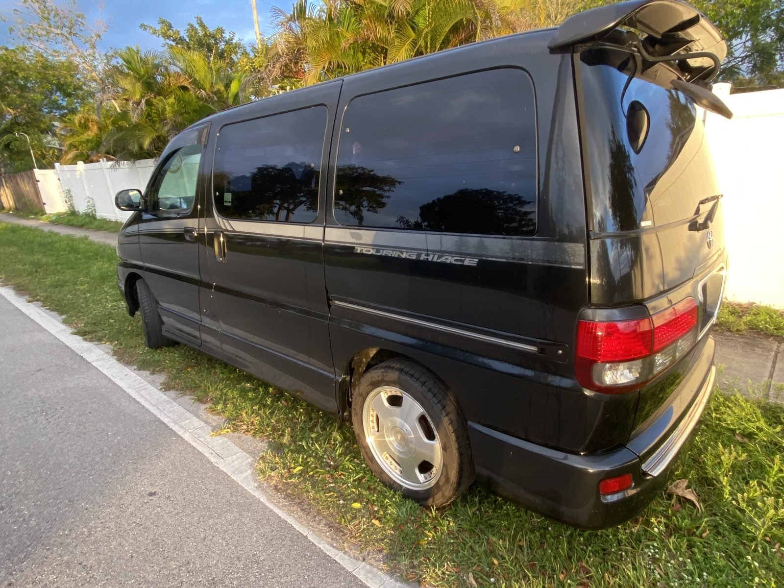 1999 Toyota Hiace Touring — photo 3