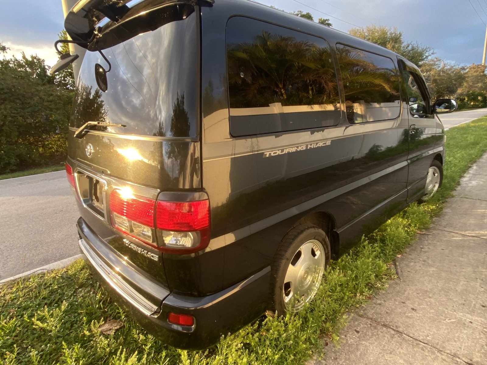 1999 Toyota Hiace Touring — photo 5